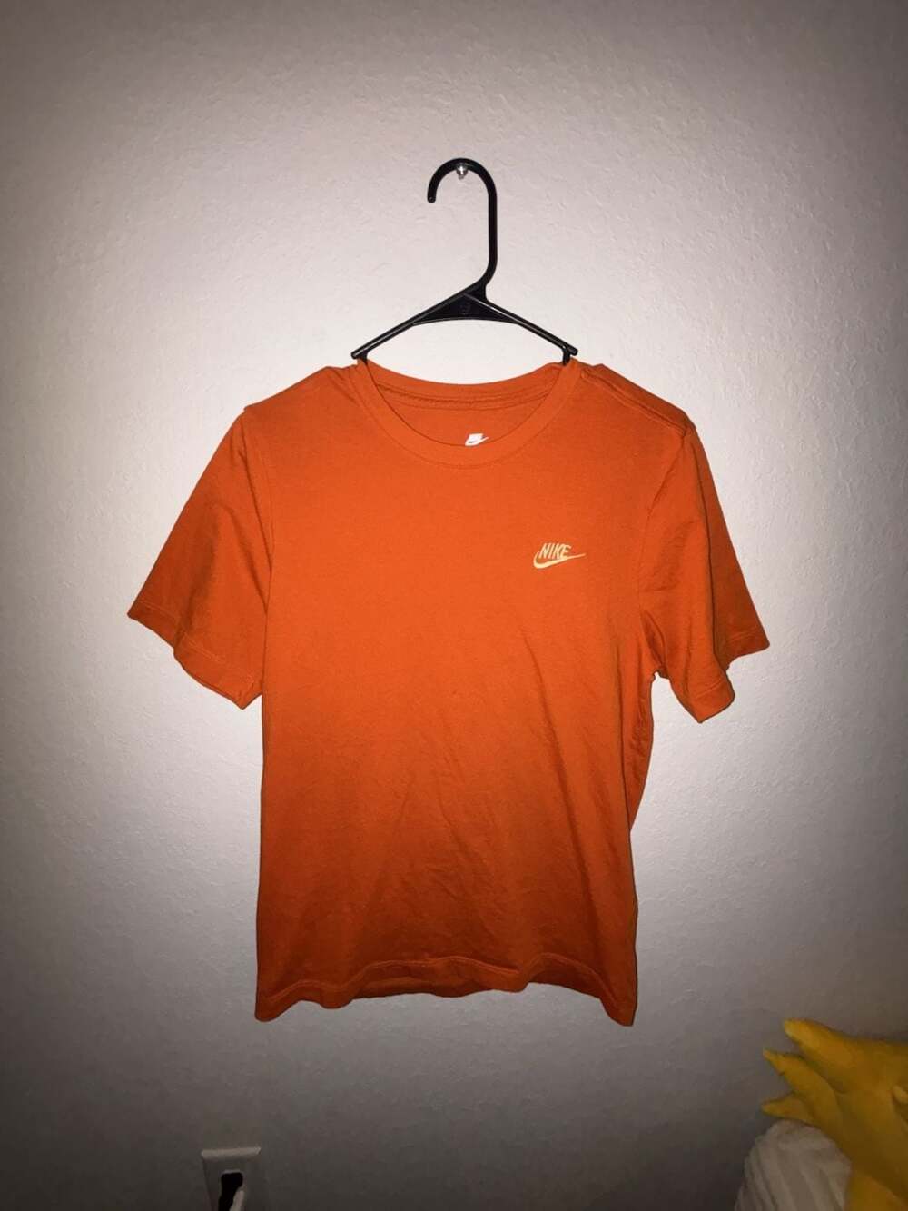 Nike Sportswear Club T-Shirt Orange Small Logo